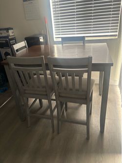Dinette table and chairs