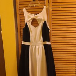 Black/ White Size Medium Dress