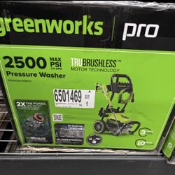 Greenworks 2500-PSI 2-GPM Cold Water Electric Pressure washer with 5 Spray Tips