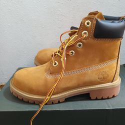 Timberland® Premium 6-Inch Waterproof Boot
Junior size 4 New