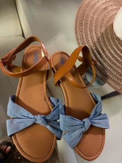 New FabKids  Bow Sandals