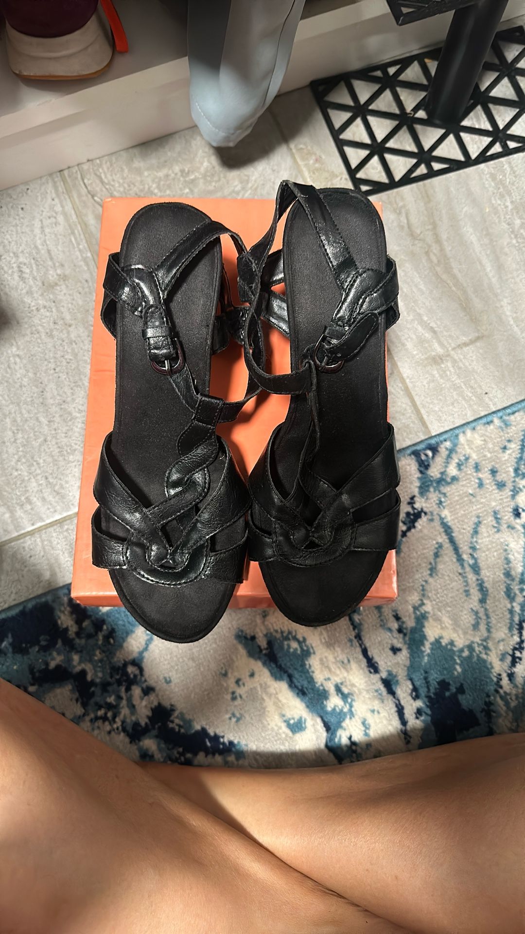 Black Wedges