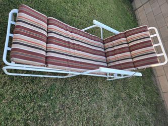 Outdoor Folding Lounge Chair with Cushion