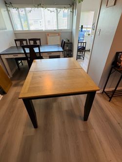 Expandable dinning table