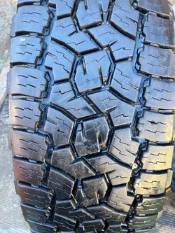 Tengo 1 llanta LT285/70R17 TOYO OPEN COUNTRY A/T