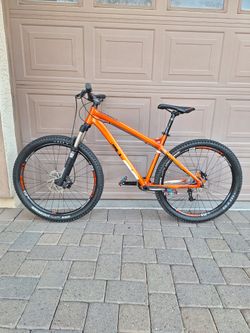 DIAMONDBACK 27.5 INCH 1 X 10 SPEED ROCKSHOX LOCKOUT ( CHECK MY OTHER BIKES)