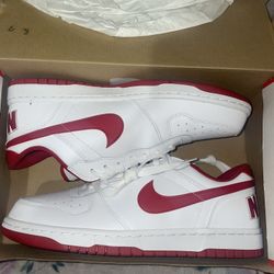 Big Nike Low Size 10