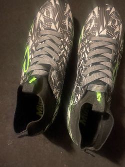 Men Soccer/Football cleats (Size 9)