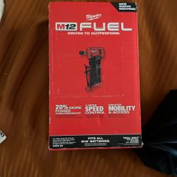 Milwaukee M12 Fuel 1/4” Right Angle Die Grinder 