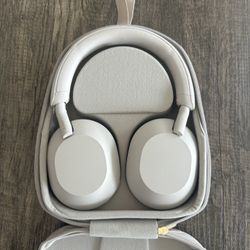 Sony WH1000XM5 Headphones 