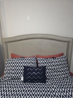QUEEN size Bed