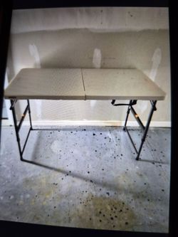 Folding table"