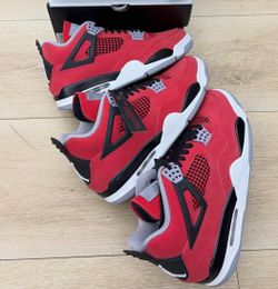 Jordan 4’s toro