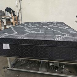 Queen Size Mattress Pillow Top 12” Thick.    Brand New Mattress.     Delivery Available.    Same Day Delivery.  ☎️call Or Tex (213) 713-74-89