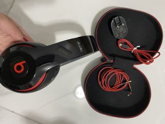 Beats noise canceling wired headphones