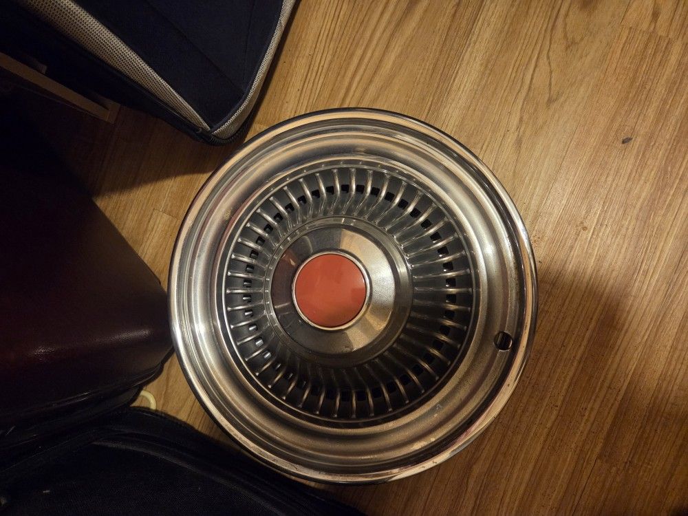 Like New Condition Set Of 4 15 Inches Hubcaps