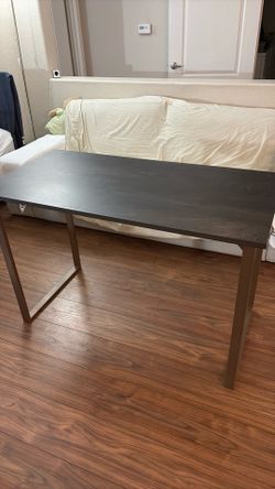 Nice clean desk/table.