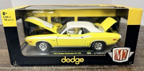 NIB 1971 Dodge Challenger R/T 1:24 Die Cast