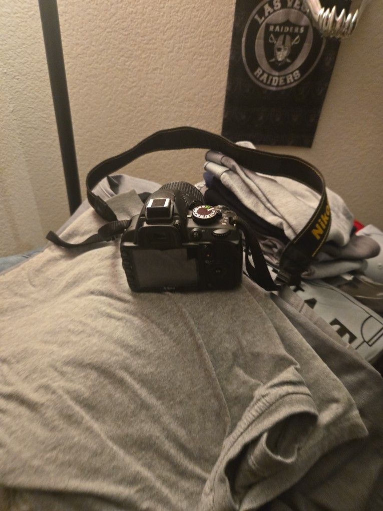 NIKON DIGITOL CAMERA D3100