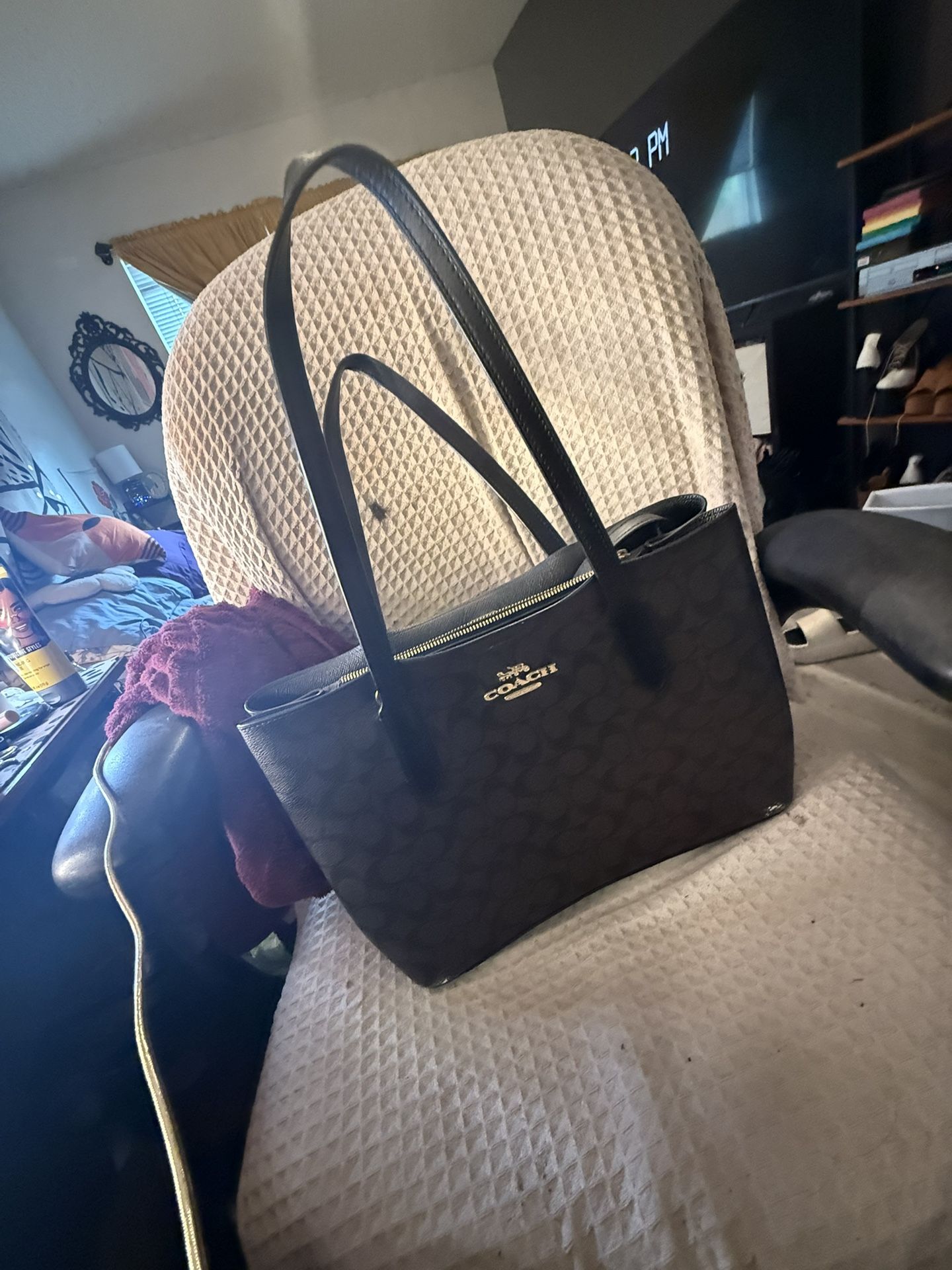 Coach Signature Tote Bag – Firm & Structured