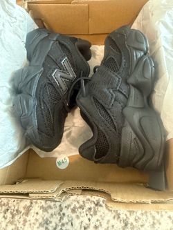 New Balance 9060 All Black Sneakers