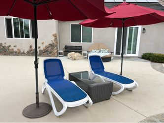 4 Patio loungers