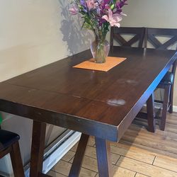 Dinning Table With Chairs