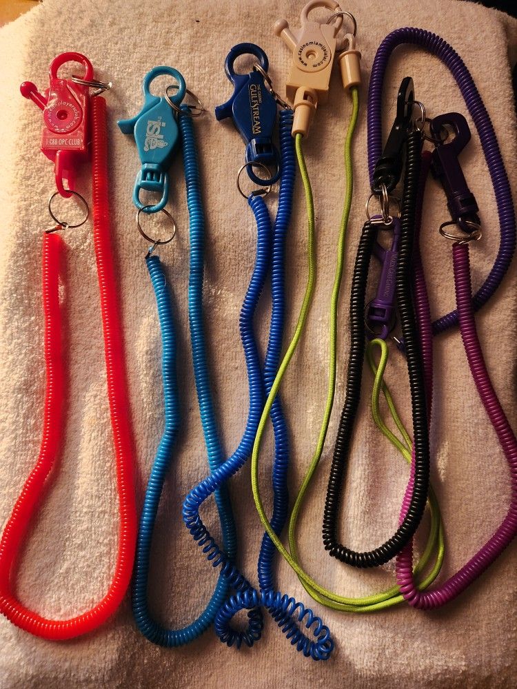 Lot of 7 Bungee Cord Clip Keychain Card Holders from South Florida Gaming Establishments in different colors. ** Cash 💸 only, please. Local pick-up