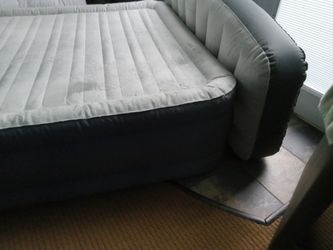 Sealy Inflatable bed