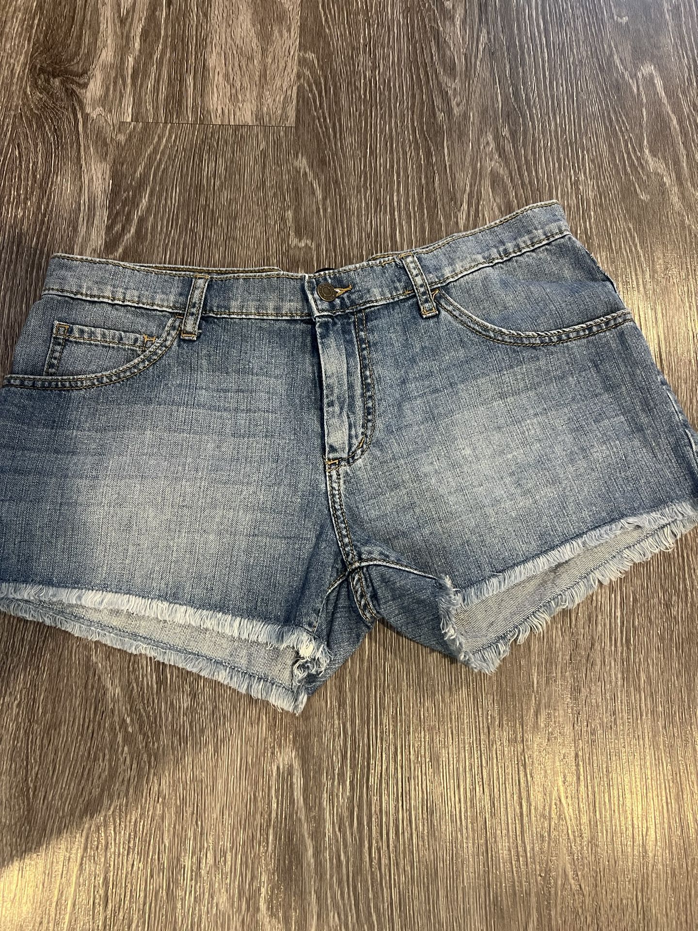 NWOT London Jean Women Stonewash Size 8 Denim Frayed Hem 100% Cotton Jean Shorts