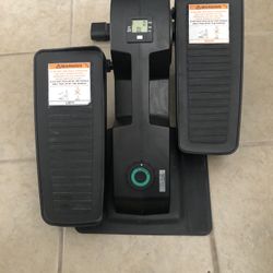 Cubii JR1. Model F3A2 Compact Seated Elliptical 