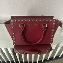  Michael Kors Purse