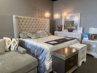 Upholstered bed queen or e. King size