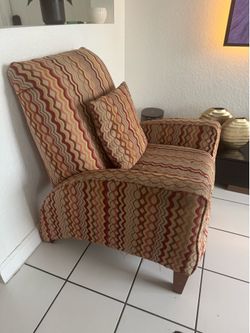 Comfortable Reclining Accent Chair with Built-In Footrest