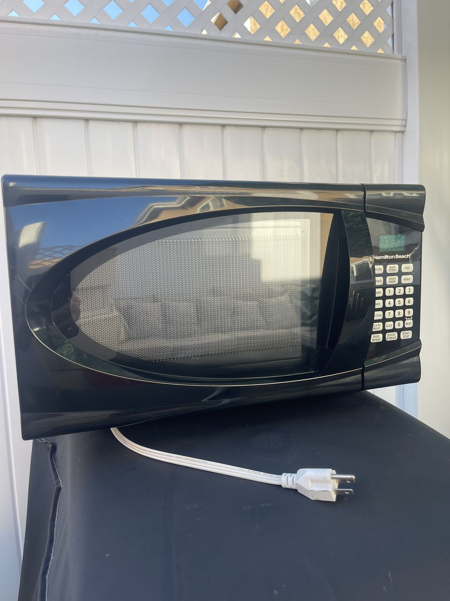 HAMILTON BEACH BLACK COUNTERTOP MICROWAVE 900W CLEAN WORKING ORDER!