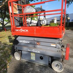 Scissors Lift Forklift.