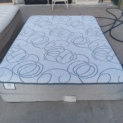 Sealy queen mattress and box spring