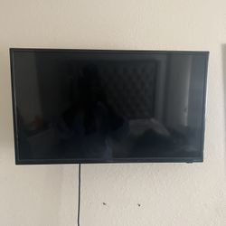 Roku 32 Inch TV And Mount 