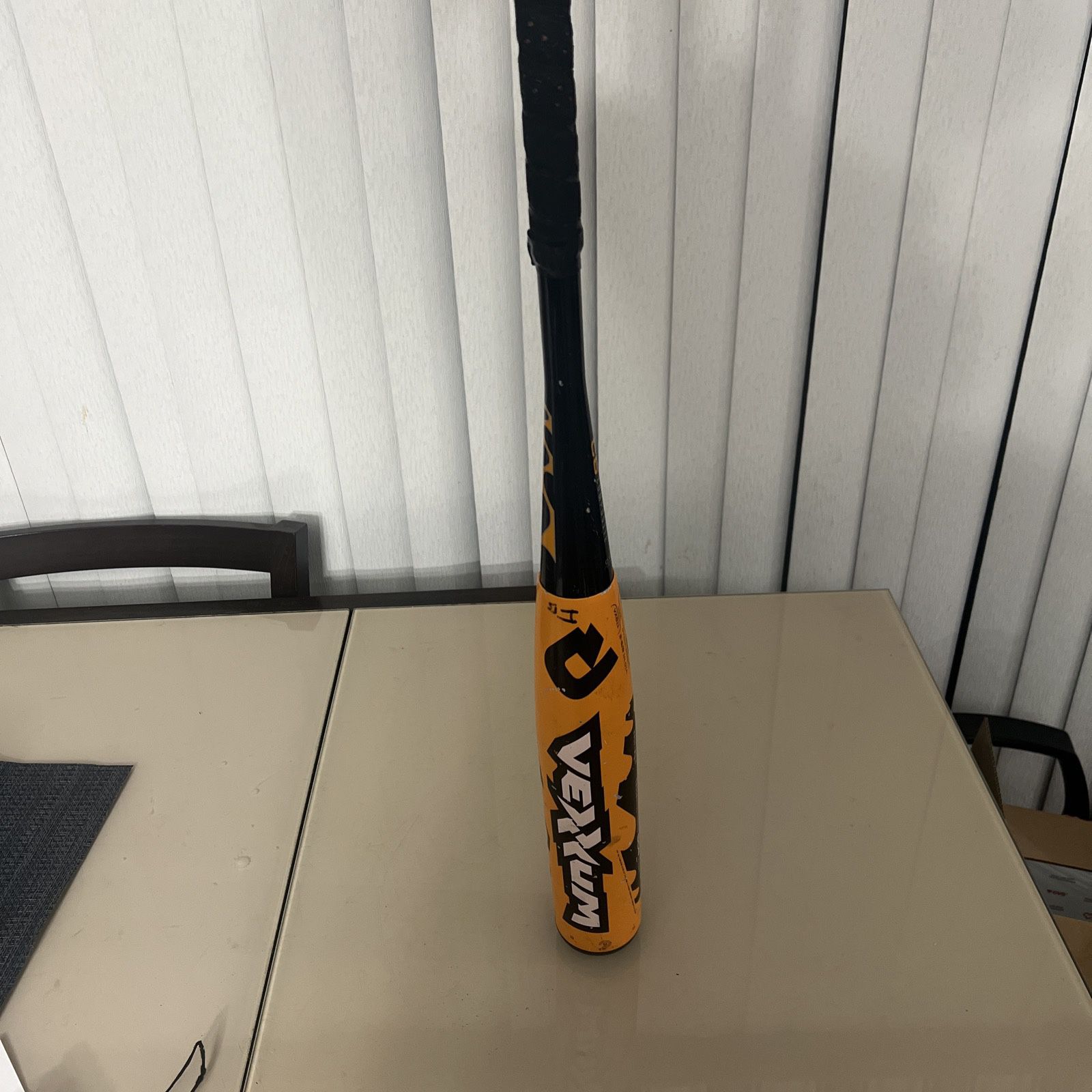 DEMARINI VEXXUM VX511 COMPOSITE -5, Alloy SC4 31” 26 OZ BASEBALL BAT. Used in good condition with noticeable cosmetic blemishes. There are no dents or