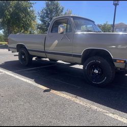 1986 Dodge D-150 Royal Long Bed 