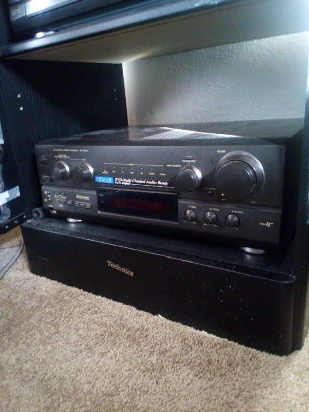 Technics SA-AX730  A/V Home Stereo Receiver Plus  Matching 5 Disc CD Changer (Complimentary) 