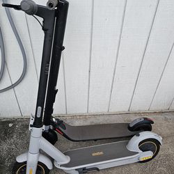 Segway Ninebot Max G30 For Parts With Charger Electric Scooter