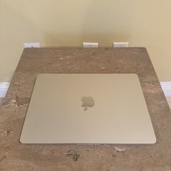 2025 Macbook Air 13.6 M4 16GB 1TB  Gold Apple Warranty 