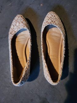 Women's Size 6 Flat Closed Toe Shoes