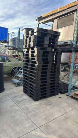 Plastic 4 Way Pallets For Sale 39 1/2” X 47 1/2”