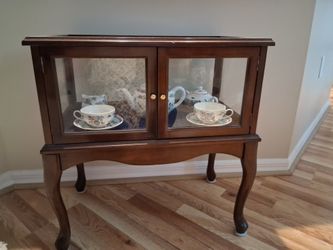 Queen Anne Tea Cabinet w/ Tea set included