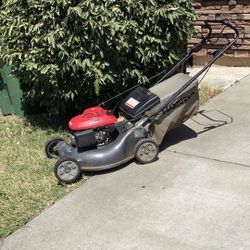 Honda Gas lawnmower, self propel works perfect excellent condition
