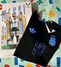 Bundle - MESSI LEGO set / Adidas Black Tee with Blue Argentina #10 MESSI graphic