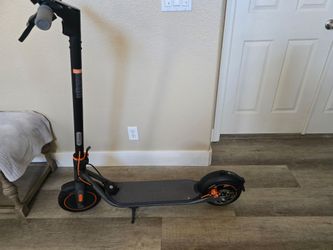 Segway - Ninebot F35 Electric Scooter w/24.9 Max Operating Range & 18.6 mph Max Speed