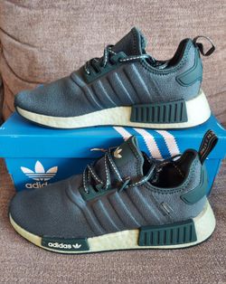 Size 9.5 Women's - Brand New Adidas NMD_R1 Shoes 